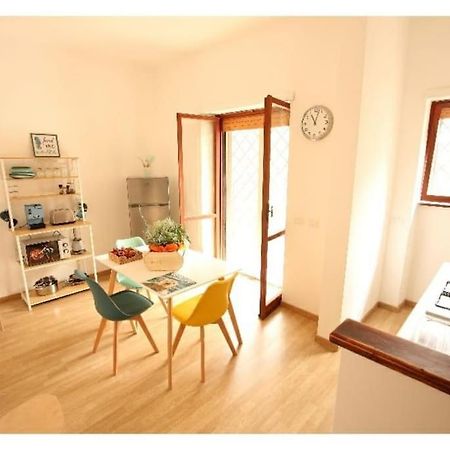 Cozy Coastal Gateway Apartment Lido di Ostia Bagian luar foto