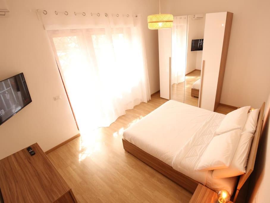 Cozy Coastal Gateway Apartment Lido di Ostia Bagian luar foto