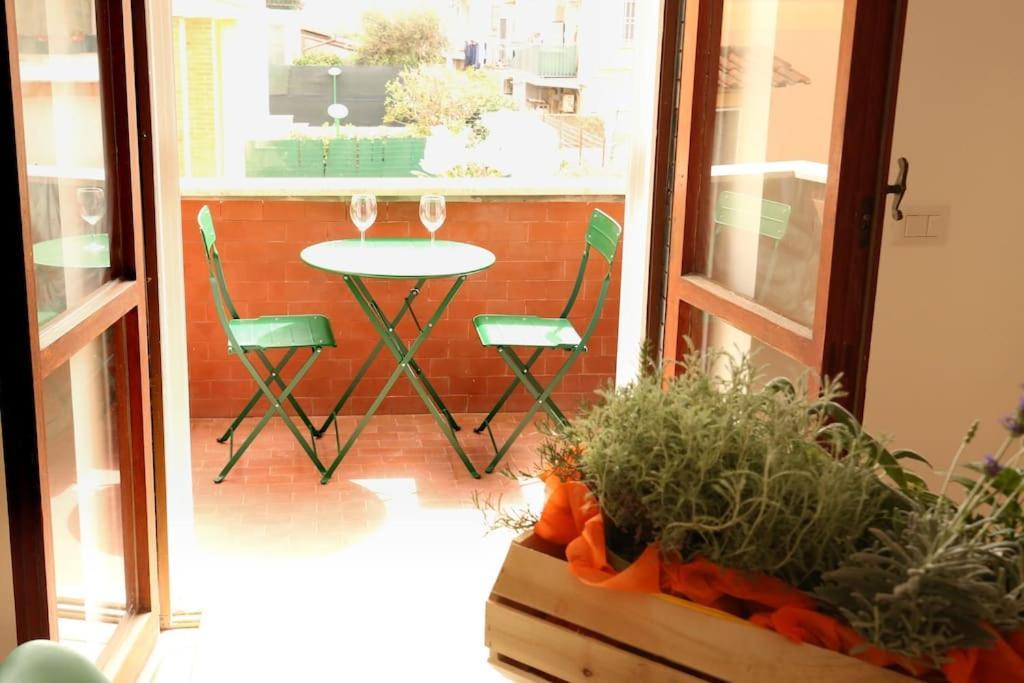 Cozy Coastal Gateway Apartment Lido di Ostia Bagian luar foto