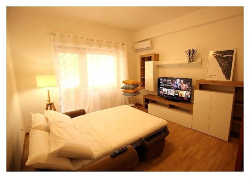 Cozy Coastal Gateway Apartment Lido di Ostia Bagian luar foto