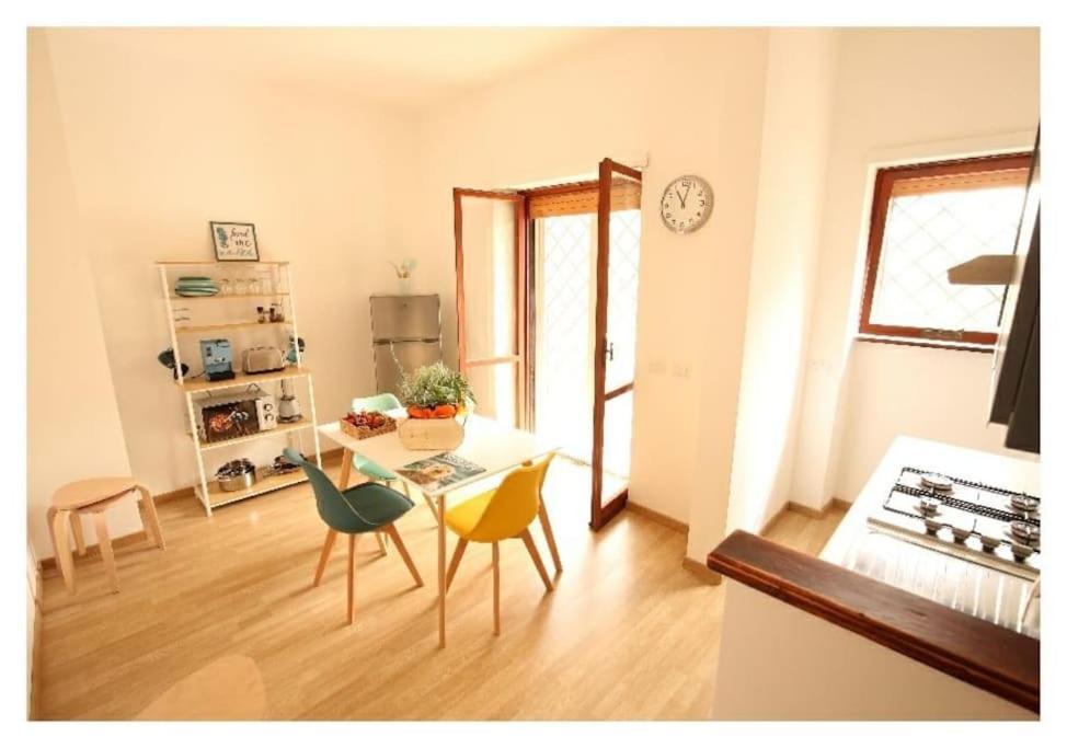Cozy Coastal Gateway Apartment Lido di Ostia Bagian luar foto