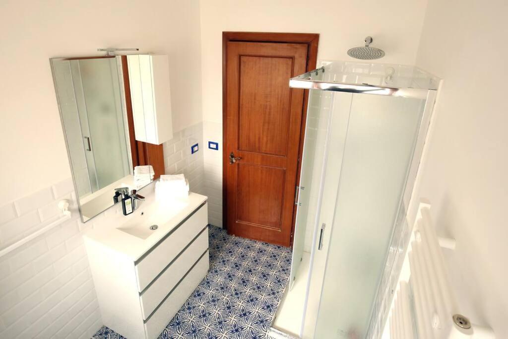Cozy Coastal Gateway Apartment Lido di Ostia Bagian luar foto