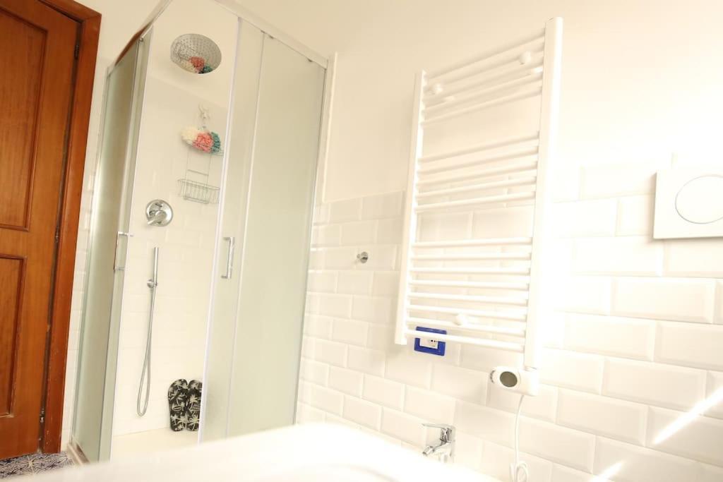 Cozy Coastal Gateway Apartment Lido di Ostia Bagian luar foto