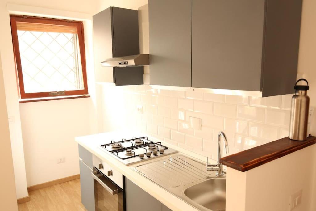 Cozy Coastal Gateway Apartment Lido di Ostia Bagian luar foto